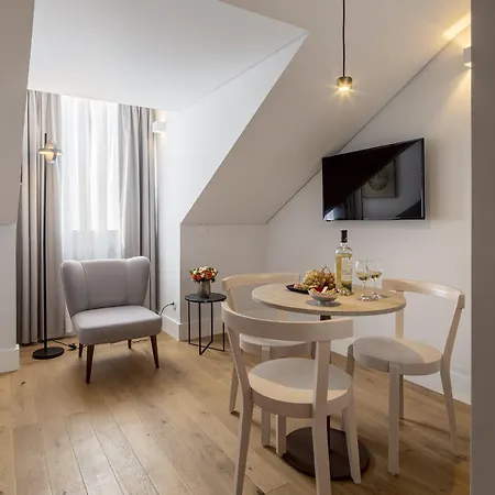 Serviced - Madalena * Lisbon
