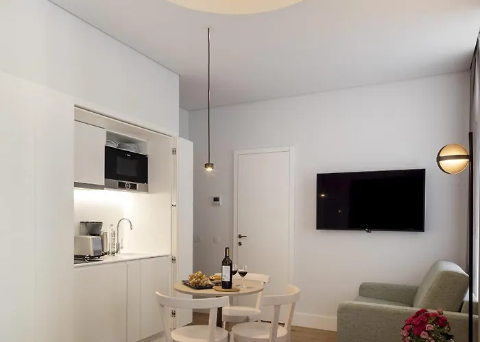 Serviced - Madalena Lisboa